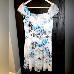 Women’s White House Black Market Floral Dress 8